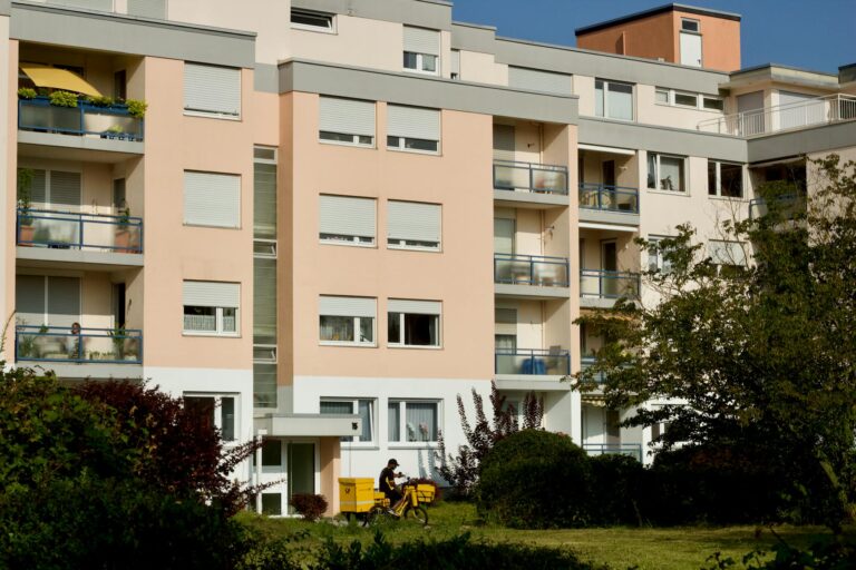 Entspanntes Grillen auf dem Balkon mit den wichtigsten Grillregeln für Nachbarn