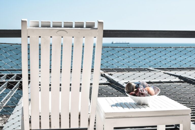 Grillende auf Balkon mit Elektrogrill im Mehrparteienhaus unter Einhaltung der Mietregeln