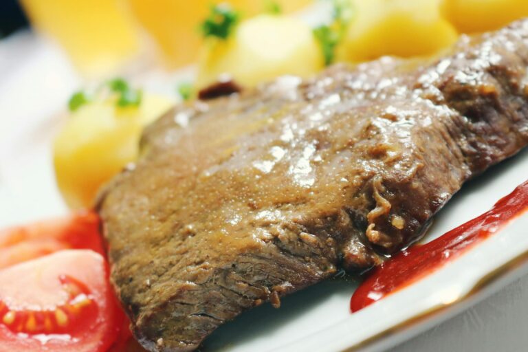 Saftiges Nackensteak mit aromatischer Bier Marinade perfekt gegrillt
