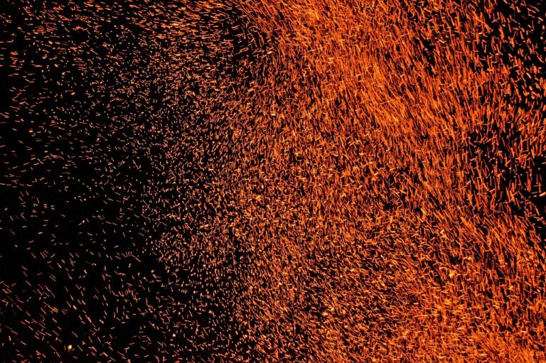 Gelbe Flamme am Gasgrill durch unvollständige Verbrennung und verschmutzte Brenner reinigen