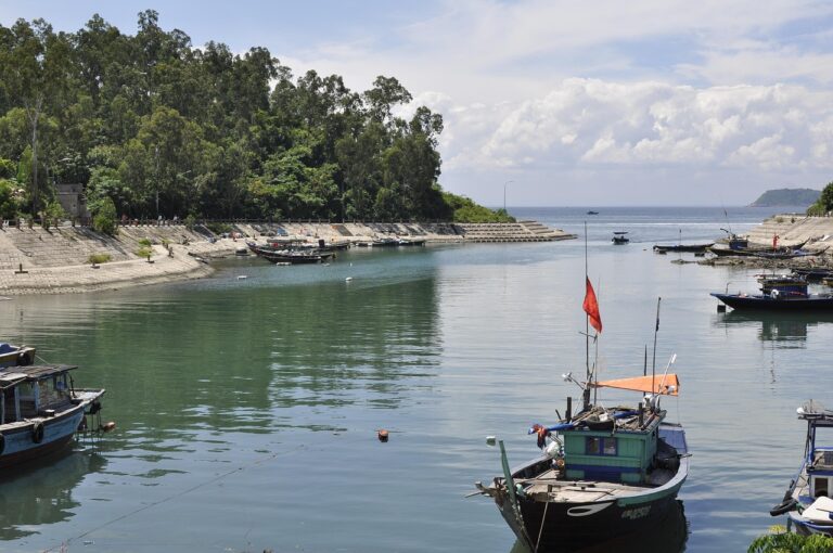 Sauberer Gasgrill bei der Wartung zur Vermeidung von Schäden und Fettbränden