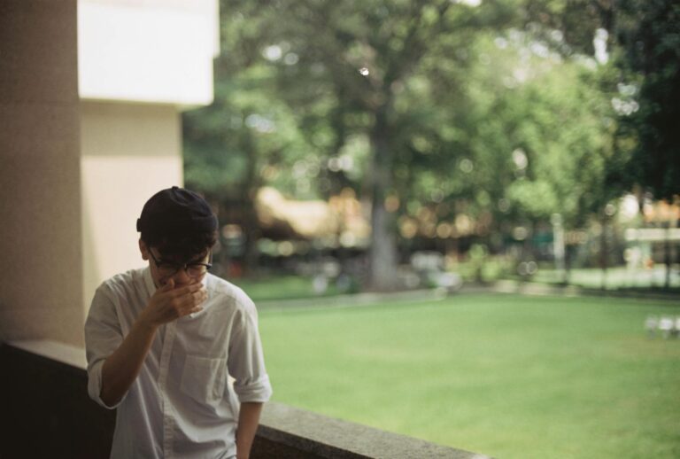 Gasgrill Sicherheitscheck prüfen von Schlauch, Ventilen und Druckregler vor Grillstart