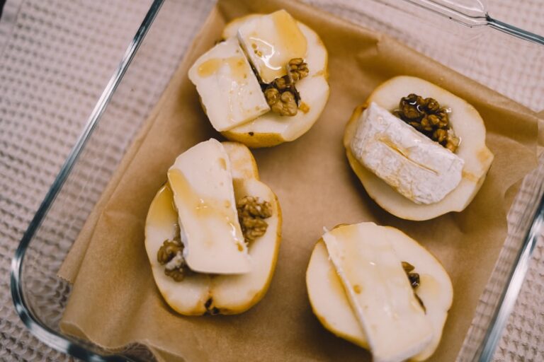 Saftige gefüllte Birnen vom Grill mit Nuss- und Käsefüllung für Genießer