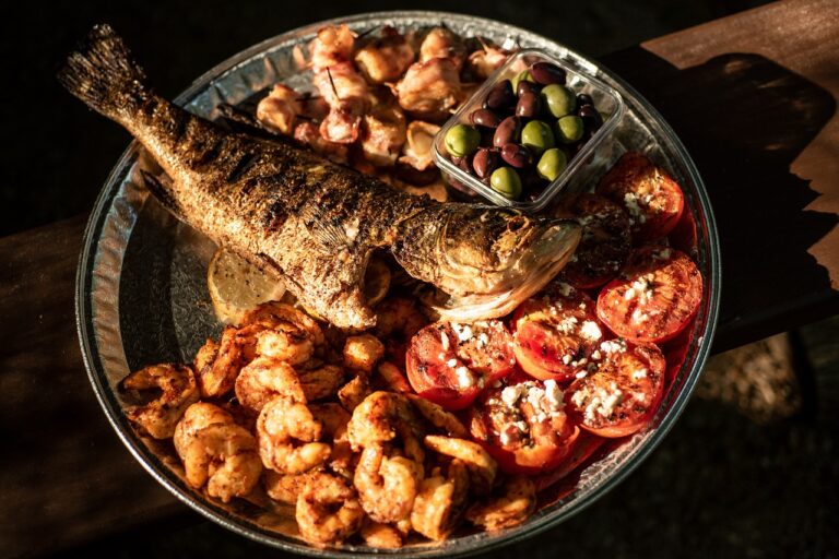 Gesunde Grillgerichte mit viel Gemüse und wenig Fett für bewussten Sommergenuss