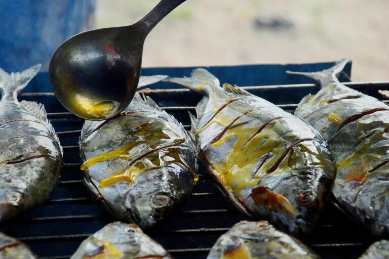 Aromen beim Grill räuchern schonend hinzufügen und genießen Grill mit Räucherchips für schonendes Räuchern von Fleisch und Gemüse
