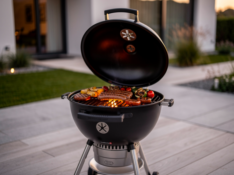 Outdoorchef Chelsea 420 C Kompaktgrill im Einsatz für gemütliche Grillabende