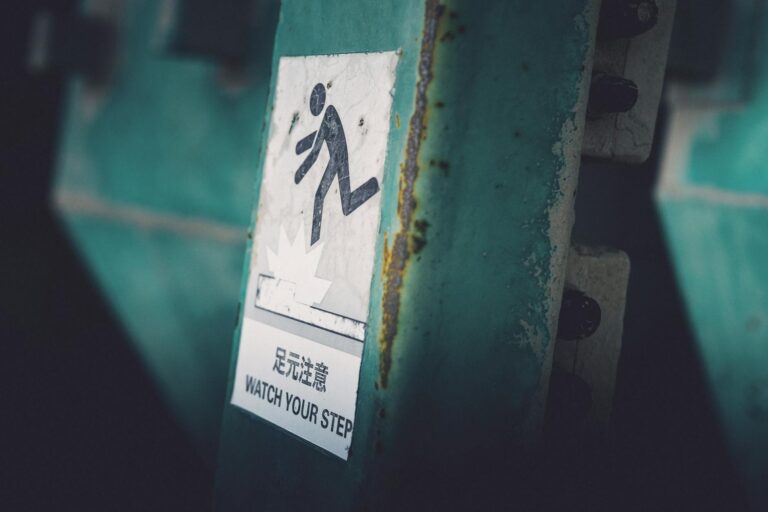 Pelletgrill in Betrieb mit Fokus auf sicherheitshinweise beachten und Brandschutz