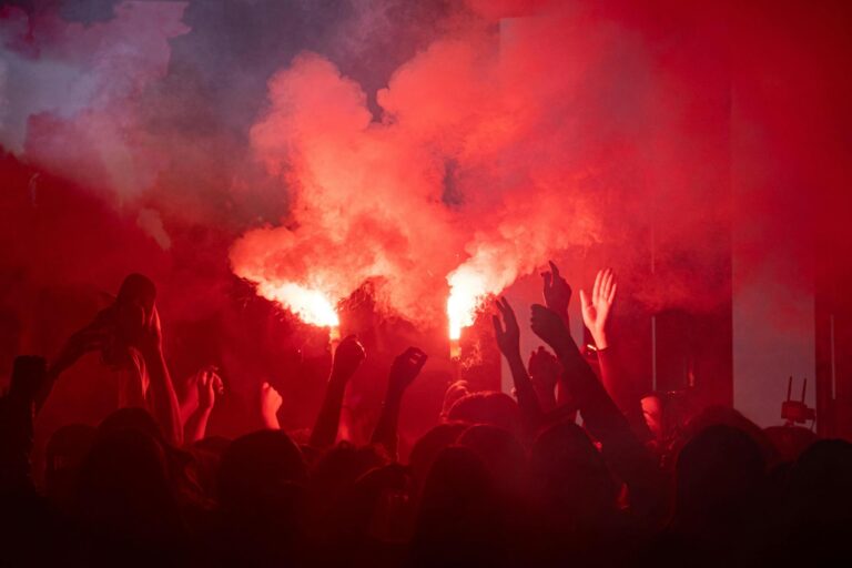 Smoker mit saftigem BBQ Fleisch für Einsteiger beim perfekten Smoken im Garten