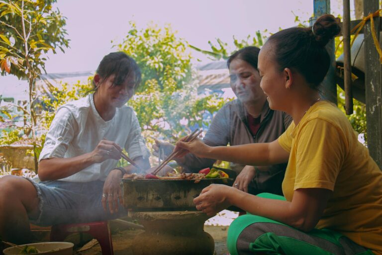 Vertikalgrill mit senkrechten Spießen beim Grillen für gleichmäßige Hitzeverteilung