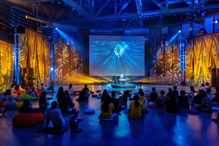 WMF Lono Elektrogrill mit Glasdeckel und vielseitigen Grillfunktionen in kompakter Bauweise